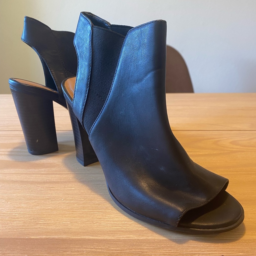 Black Size 7.5, call it spring heels